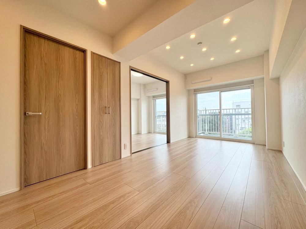 2LDK apartment in Meguro Ward, Tokyo - Photo 1