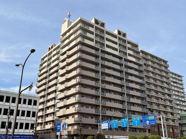1LDK+S apartment in Chuo Ward, Kobe, Hyogo - Photo 1