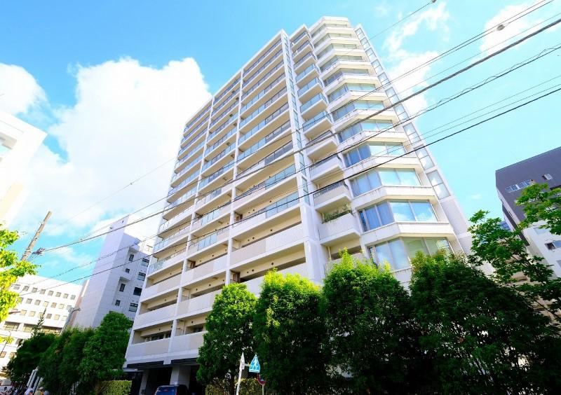 2LDK apartment in Minato Ward, Tokyo - Photo 1