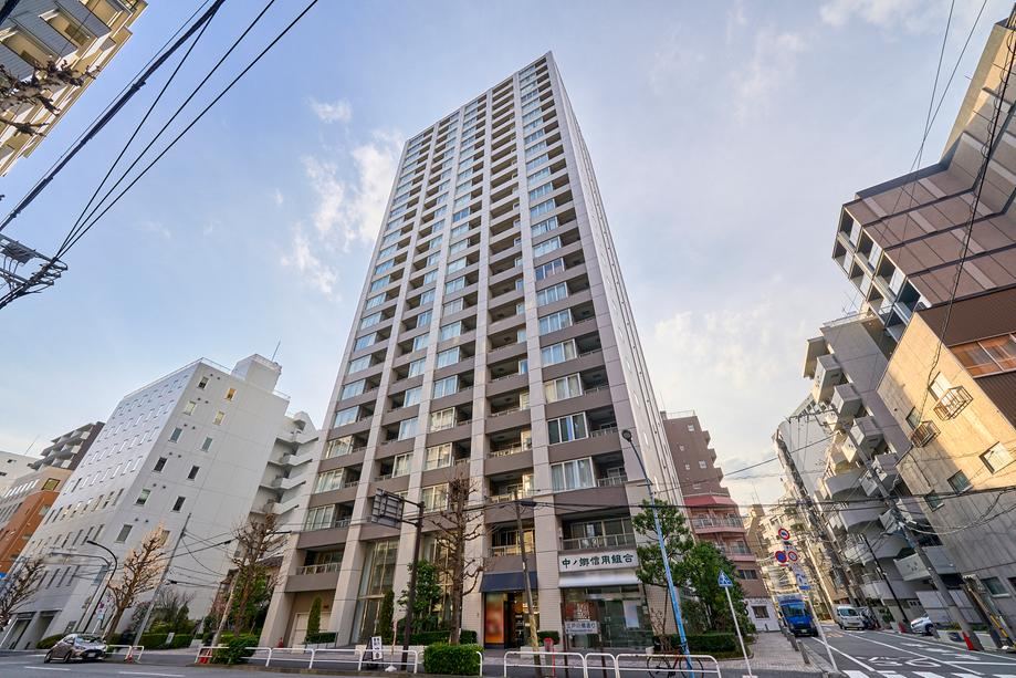 2LDK apartment in Shinjuku Ward, Tokyo - Photo 1