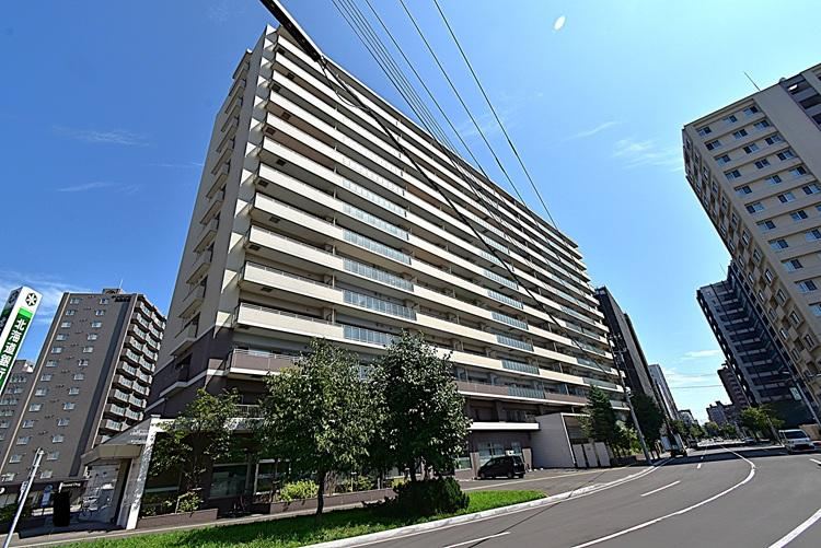 4LDK apartment in Chuo Ward, Sapporo, Hokkaido - Photo 1