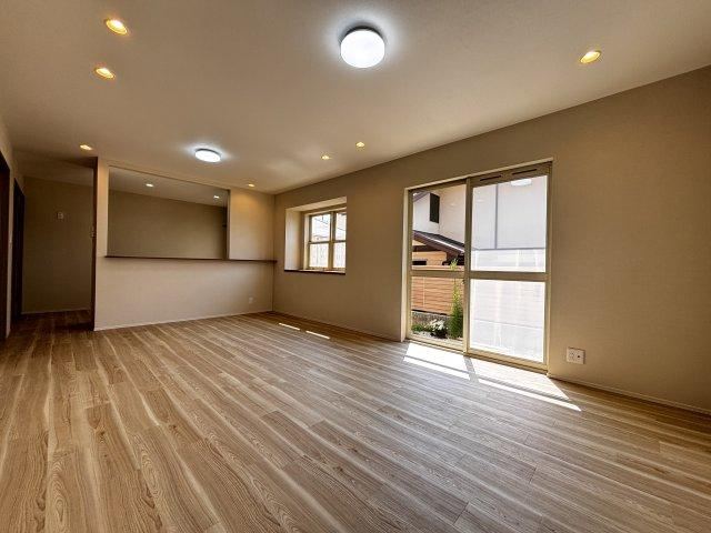 4LDK house in Suma Ward, Kobe, Hyogo - Photo 1
