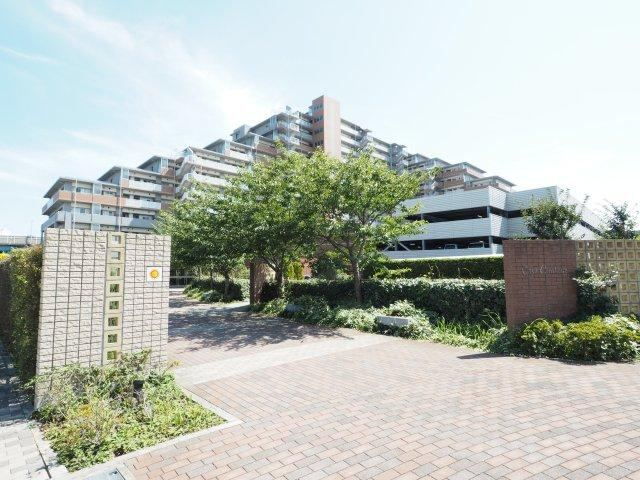 4LDK apartment in Urayasu, Chiba - Photo 1