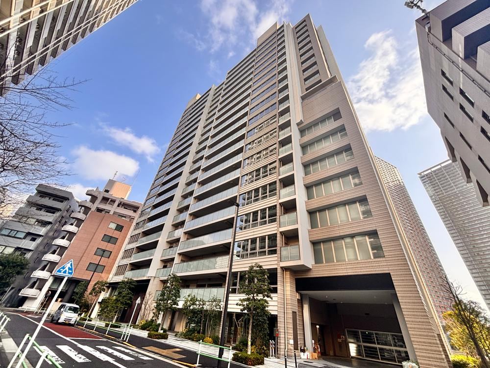 3LDK apartment in Minato Ward, Tokyo - Photo 1