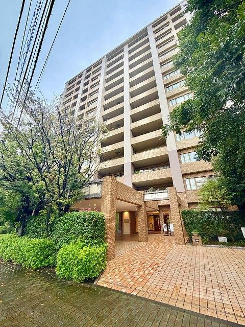 4LDK apartment in Kunitachi, Tokyo - Photo 1