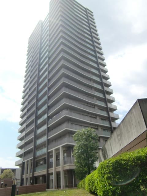 4LDK apartment in Hirakata, Osaka - Photo 1