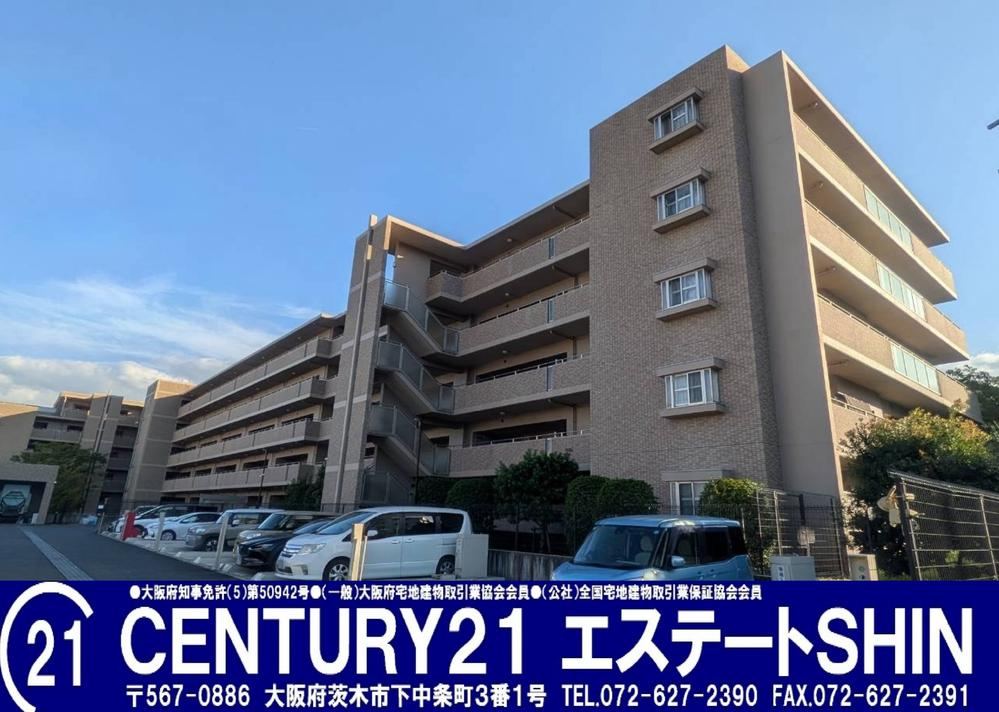 4LDK apartment in Takatsuki, Osaka - Photo 1