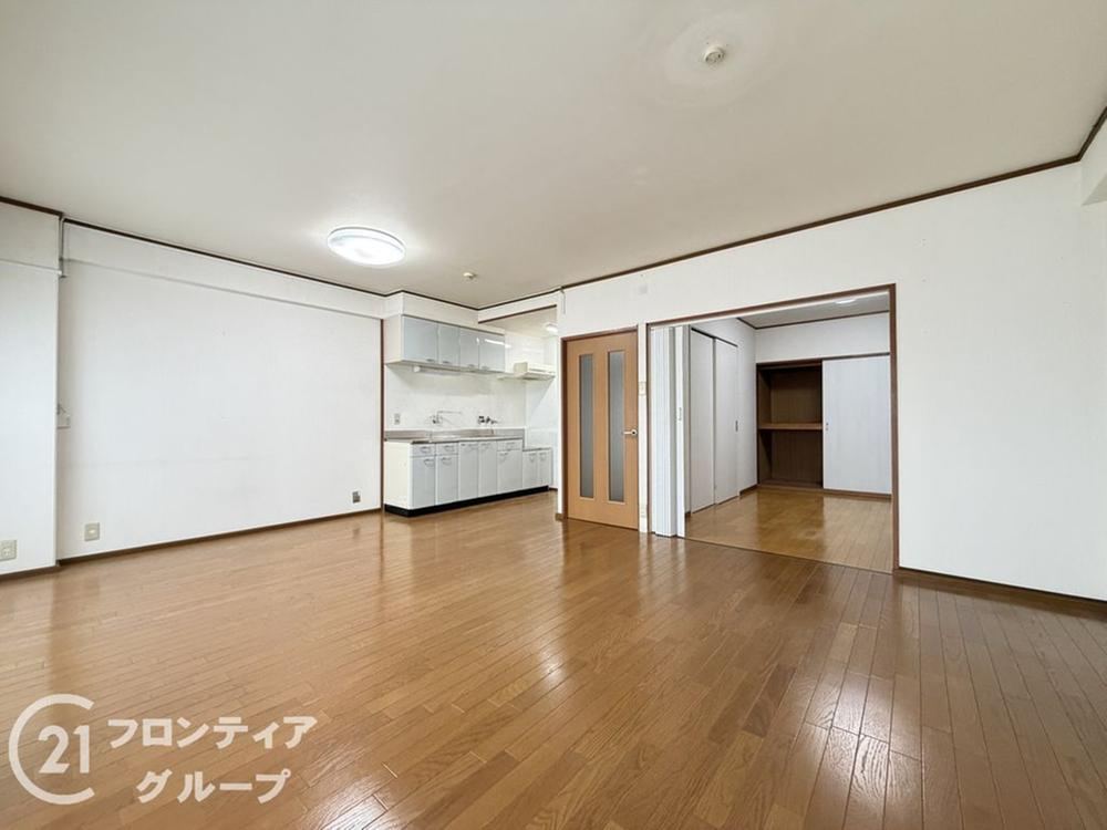2LDK apartment in Hirakata, Osaka - Photo 1