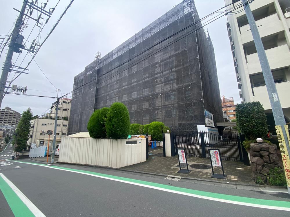 1LDK+S apartment in Shibuya Ward, Tokyo - Photo 1
