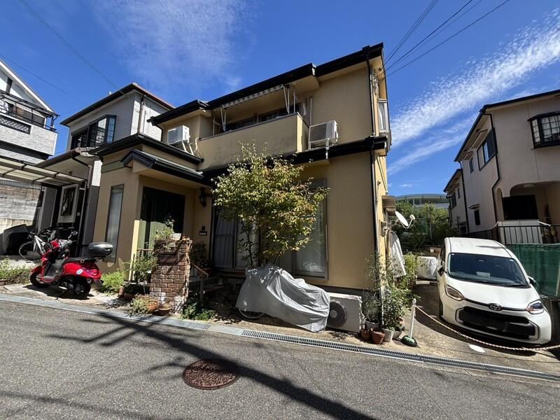 4LDK house in Takatsuki, Osaka - Photo 1