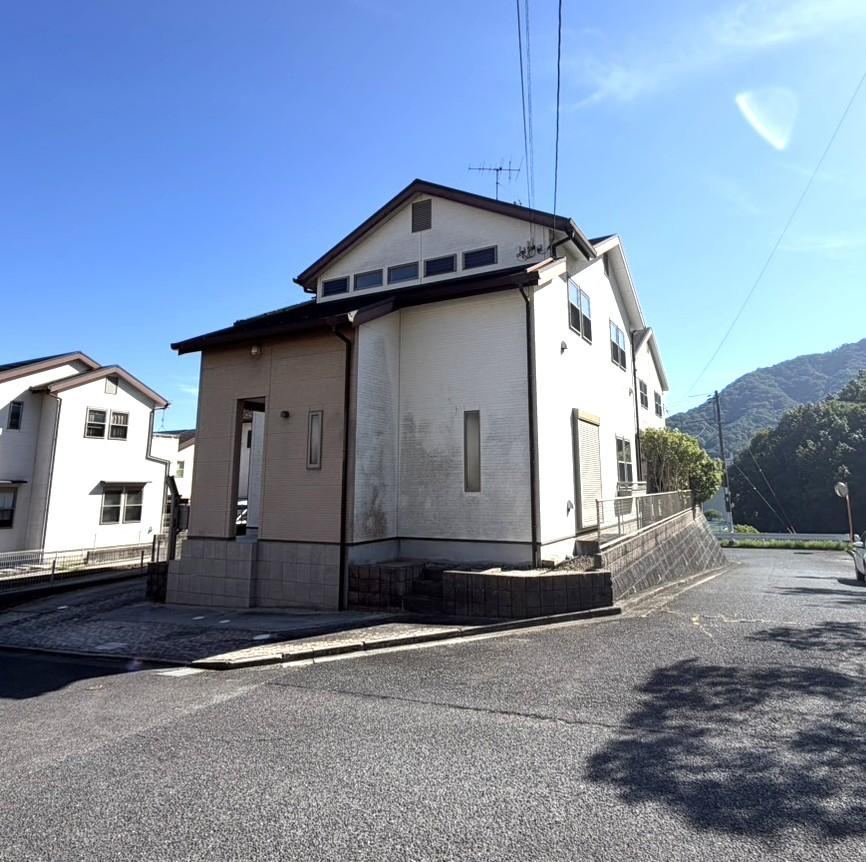 4LDK house in Hatsukaichi, Hiroshima - Photo 1