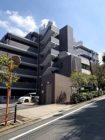 2LDK+S apartment in Itabashi Ward, Tokyo - Photo 1