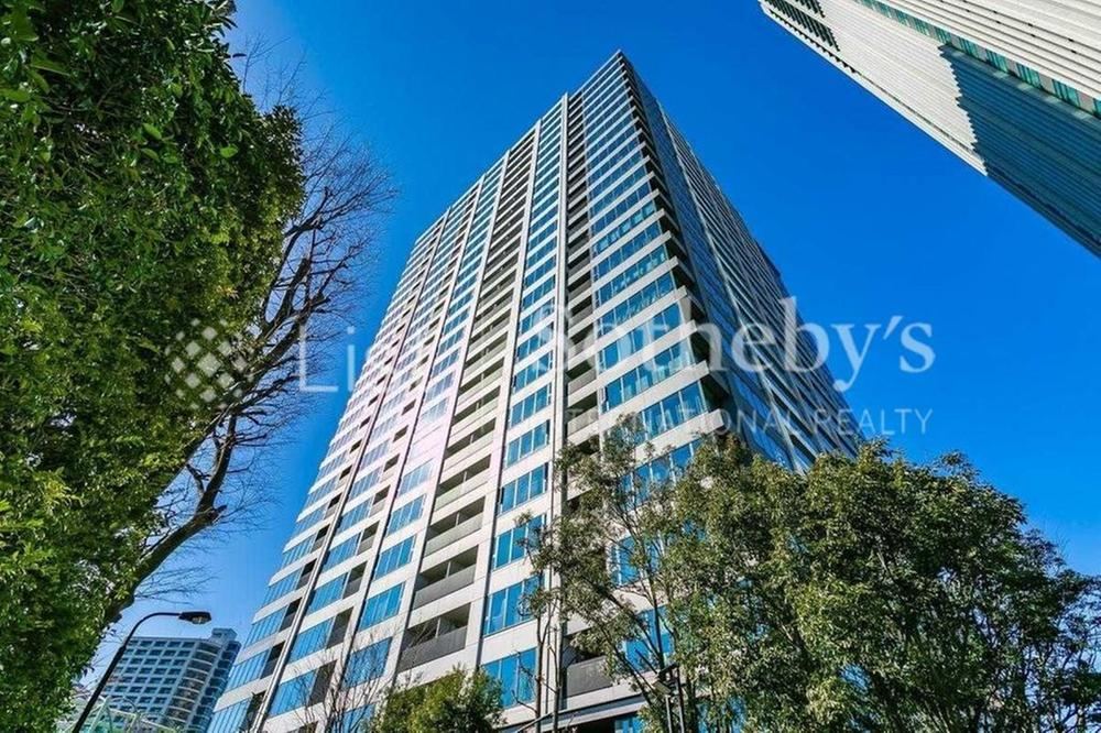 2LDK apartment in Shinjuku Ward, Tokyo - Photo 1