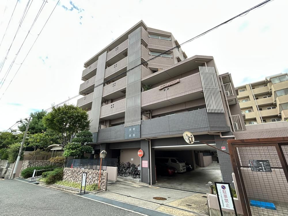 3LDK apartment in Nishinomiya, Hyogo - Photo 1