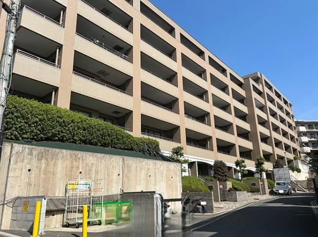 3LDK apartment in Hirakata, Osaka - Photo 1