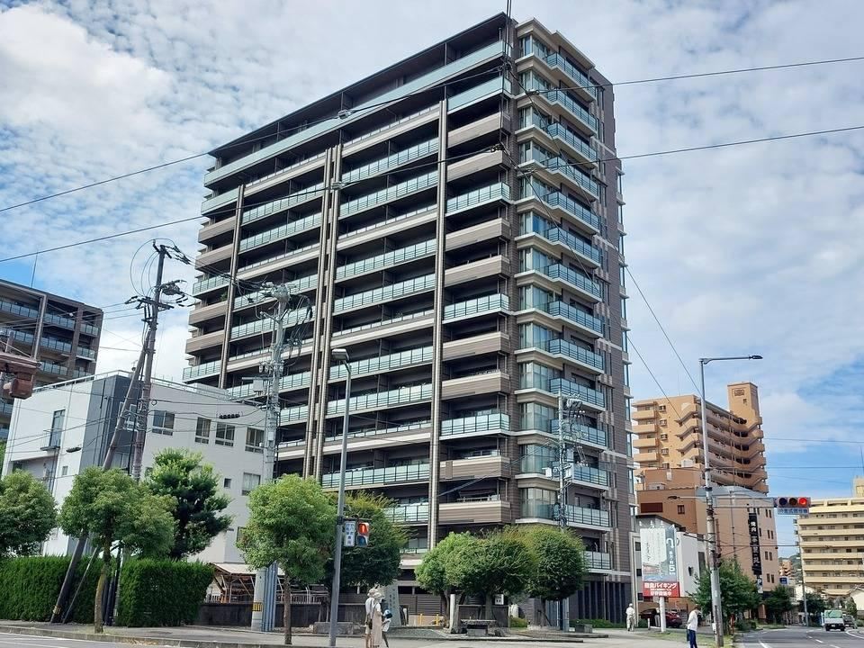 3LDK apartment in Matsuyama, Ehime - Photo 1