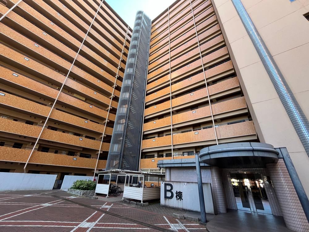 3LDK apartment in Neyagawa, Osaka - Photo 1