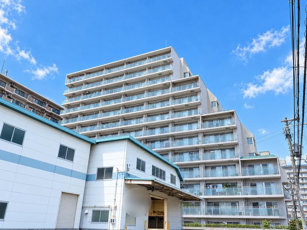 3LDK apartment in Higashiosaka, Osaka - Photo 1