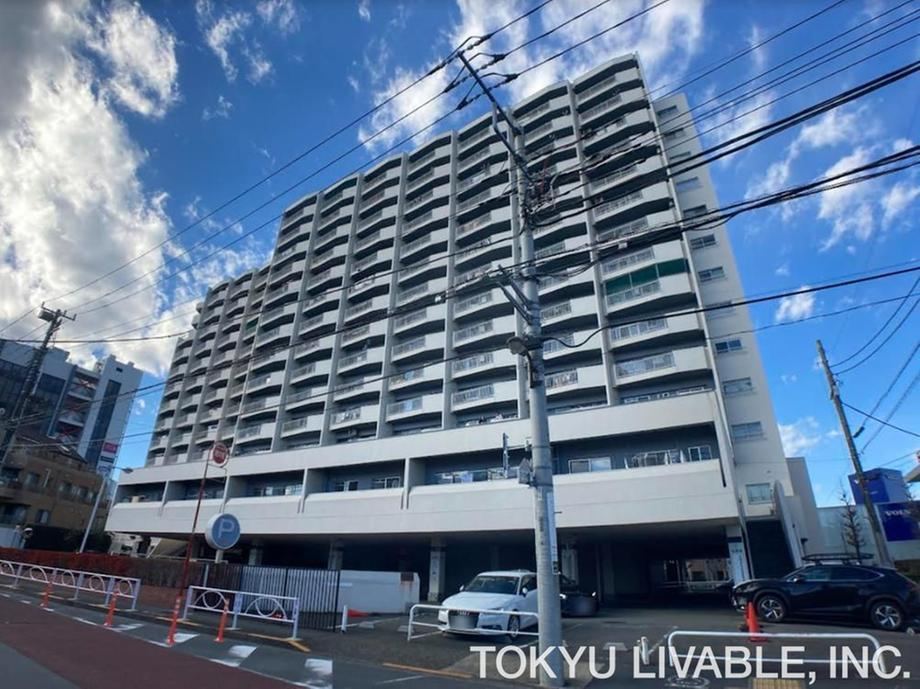 3LDK apartment in Meguro Ward, Tokyo - Photo 1