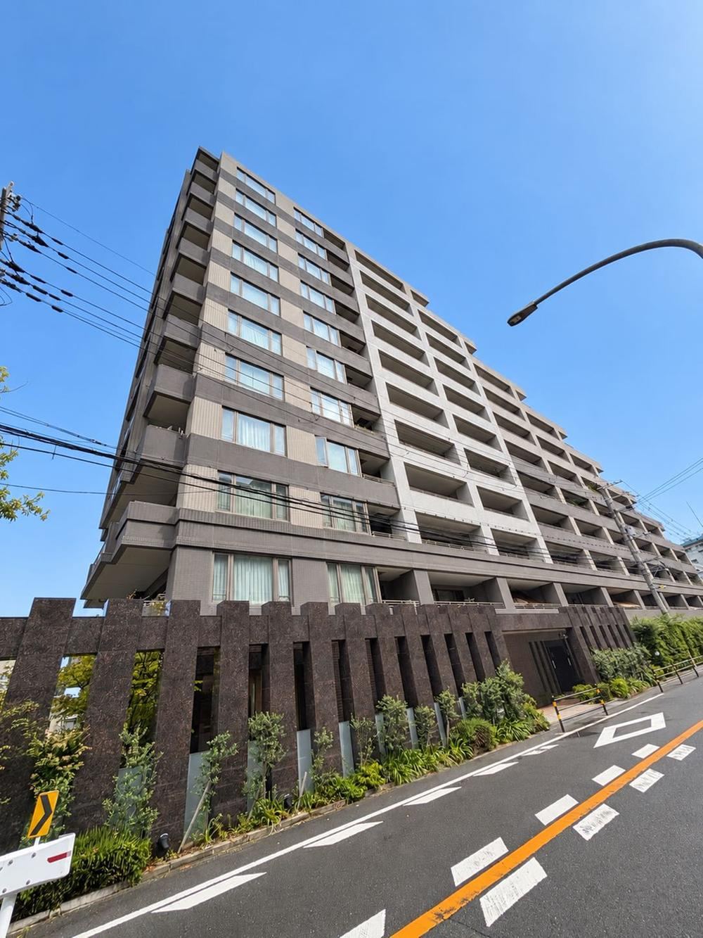 3LDK apartment in Suita, Osaka - Photo 1
