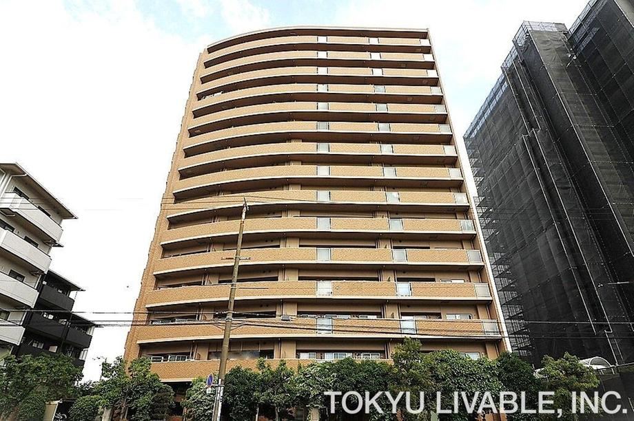 3LDK apartment in Tsurumi Ward, Osaka - Photo 1