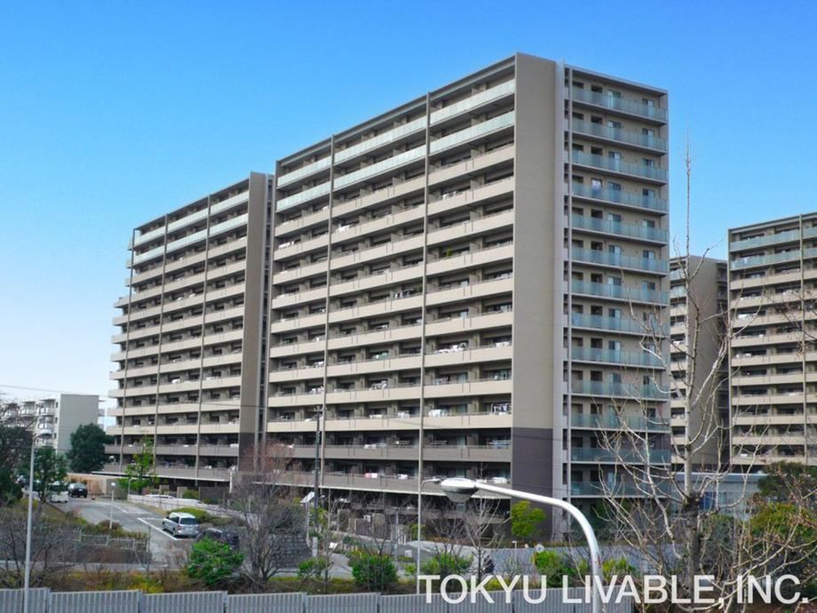 4LDK apartment in Toyonaka, Osaka - Photo 1