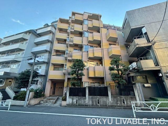 1LDK apartment in Shibuya Ward, Tokyo - Photo 1