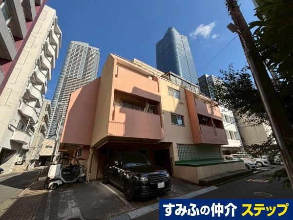 2LDK apartment in Minato Ward, Tokyo - Photo 1