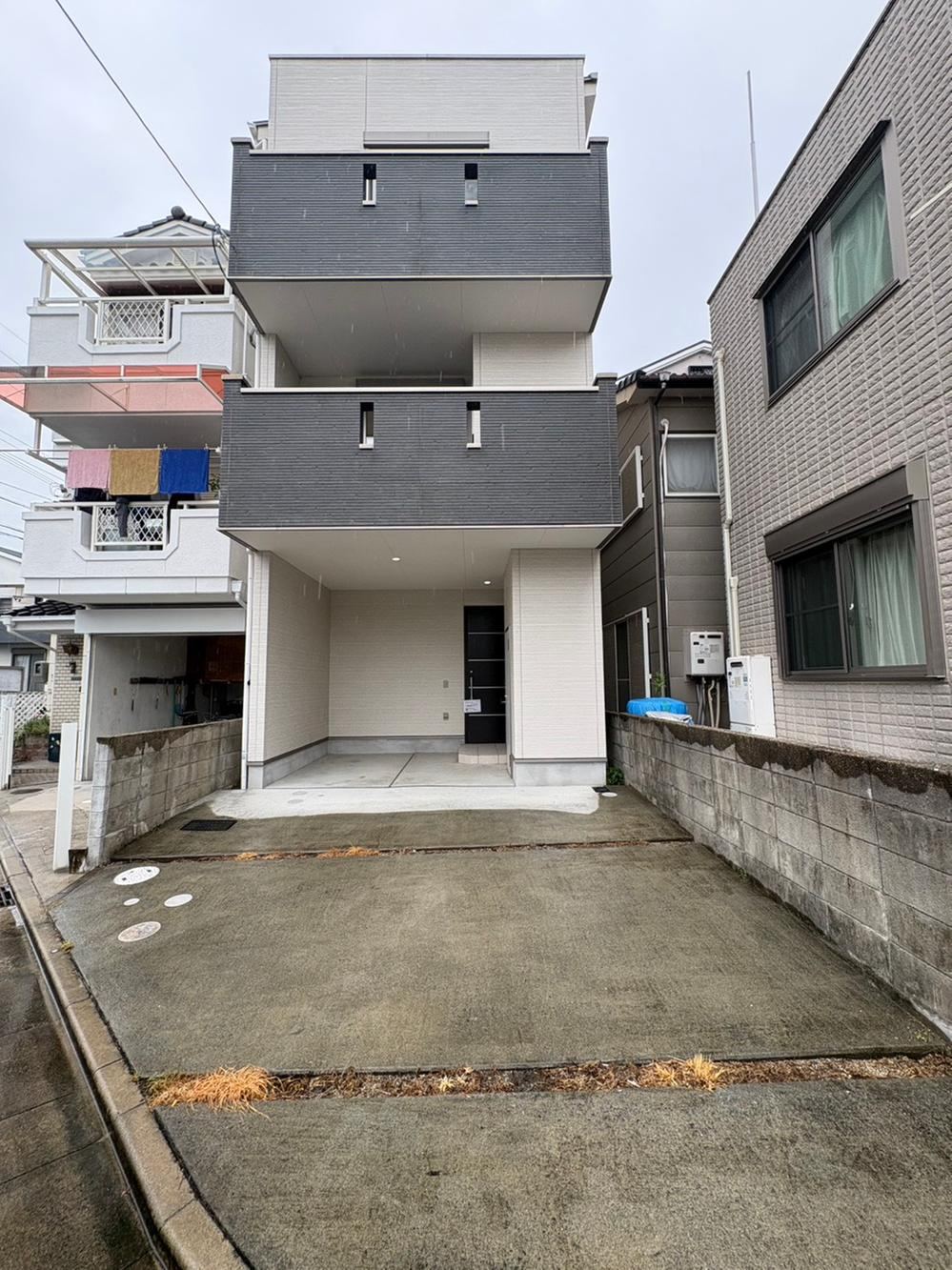 4LDK house in Takatsuki, Osaka - Photo 1