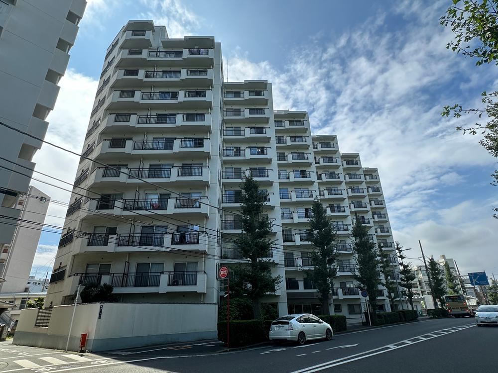 3LDK apartment in Hiratsuka, Kanagawa - Photo 1