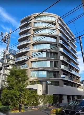 2LDK apartment in Minato Ward, Tokyo - Photo 1