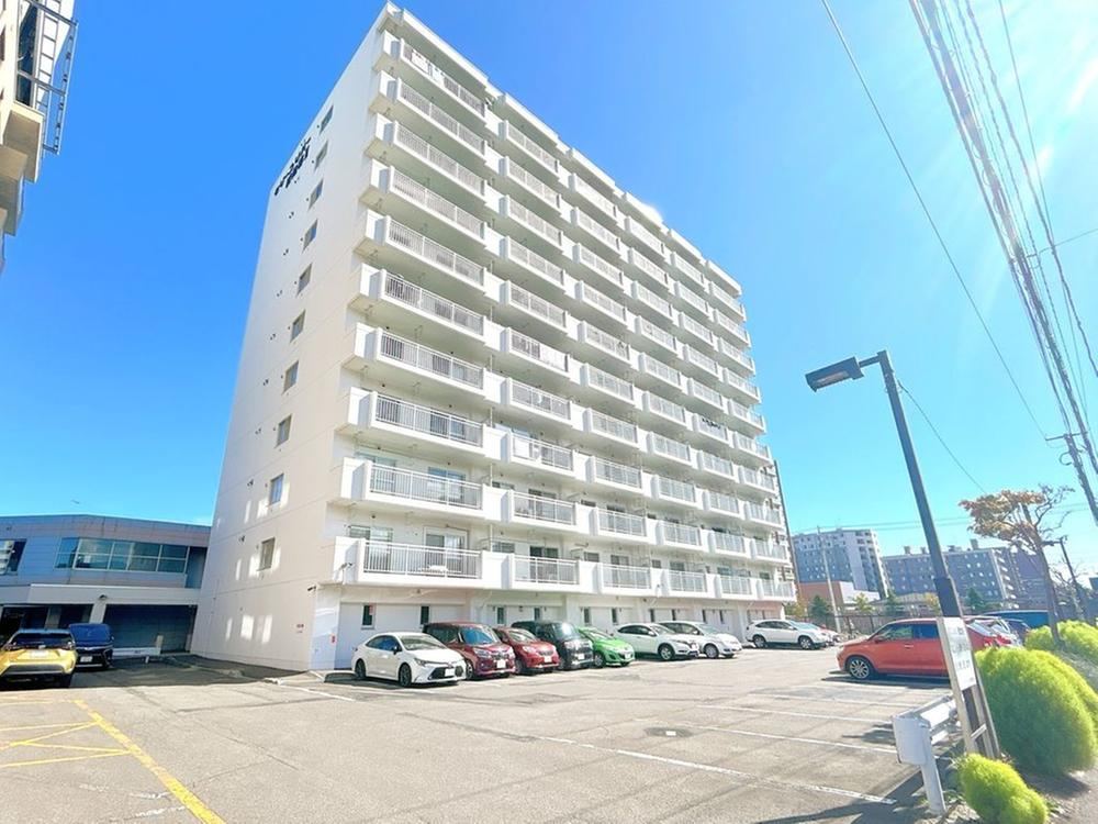 2LDK apartment in Nishi Ward, Sapporo, Hokkaido - Photo 1