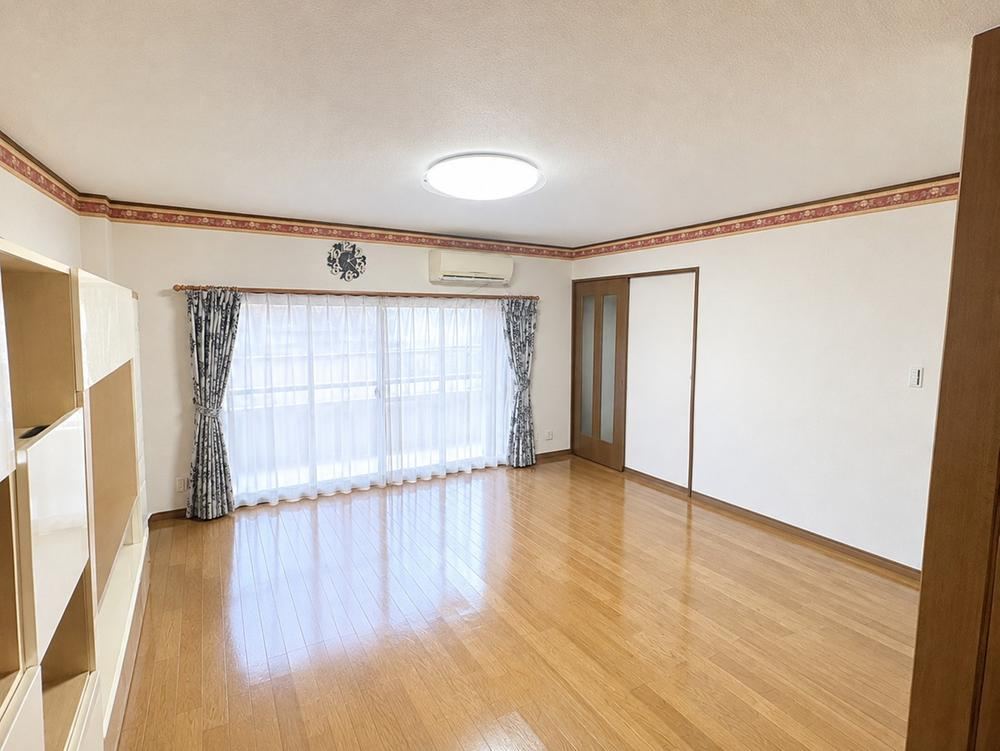 4LDK house in Settsu, Osaka - Photo 1