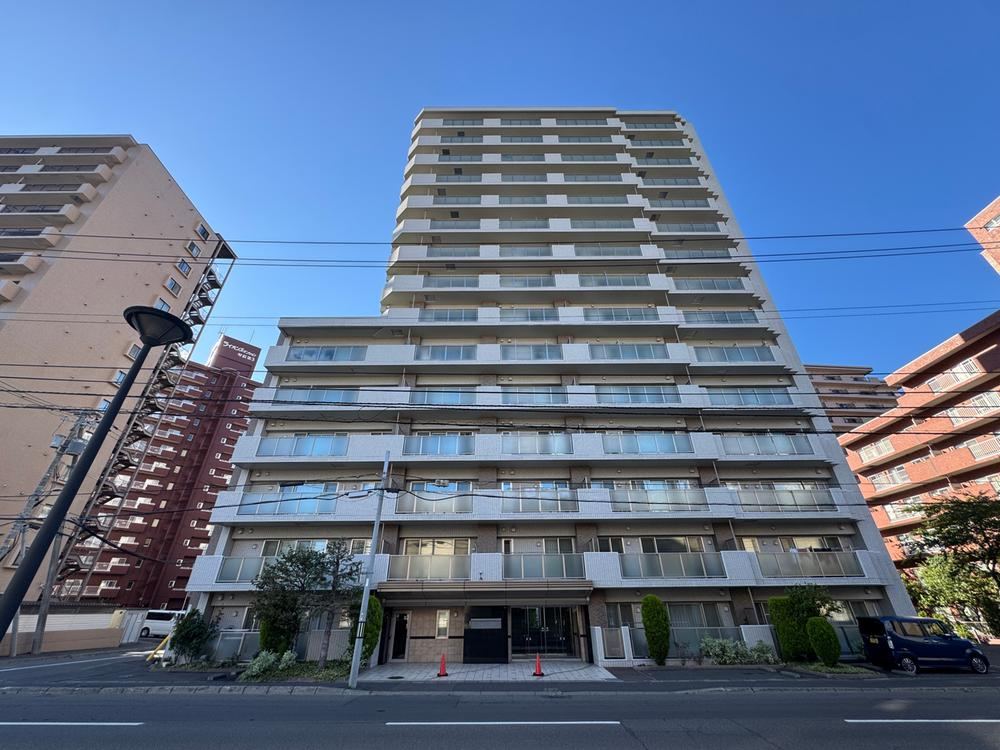 3LDK apartment in Nishi Ward, Sapporo, Hokkaido - Photo 1