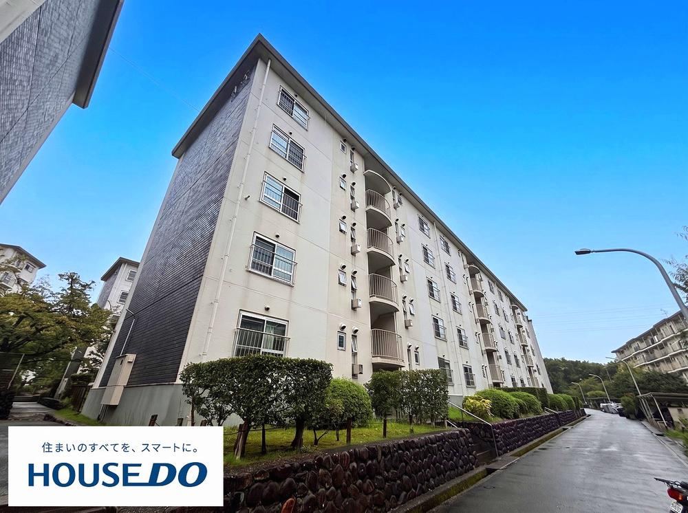 3DK apartment in Hirakata, Osaka - Photo 1