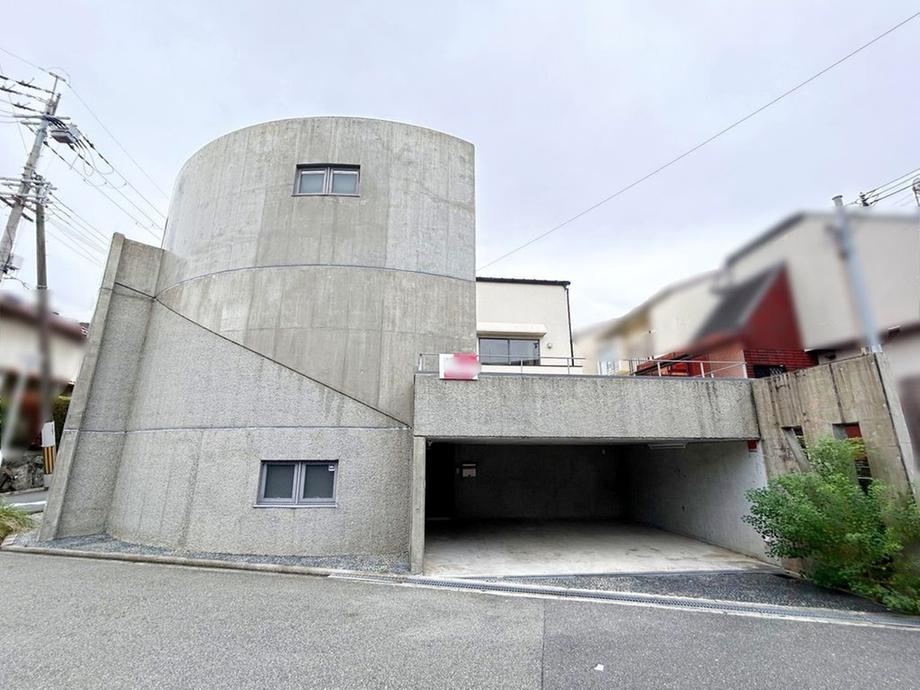 6LDK+S house in Toyonaka, Osaka - Photo 1