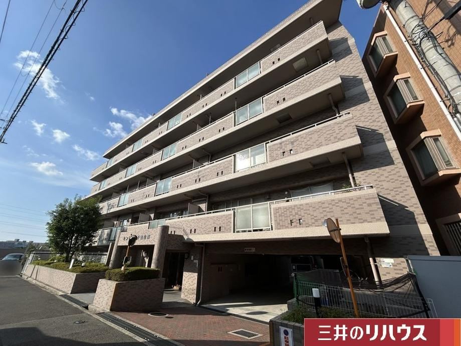 3LDK apartment in Suita, Osaka - Photo 1