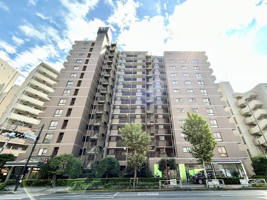 4LDK apartment in Sumida Ward, Tokyo - Photo 1