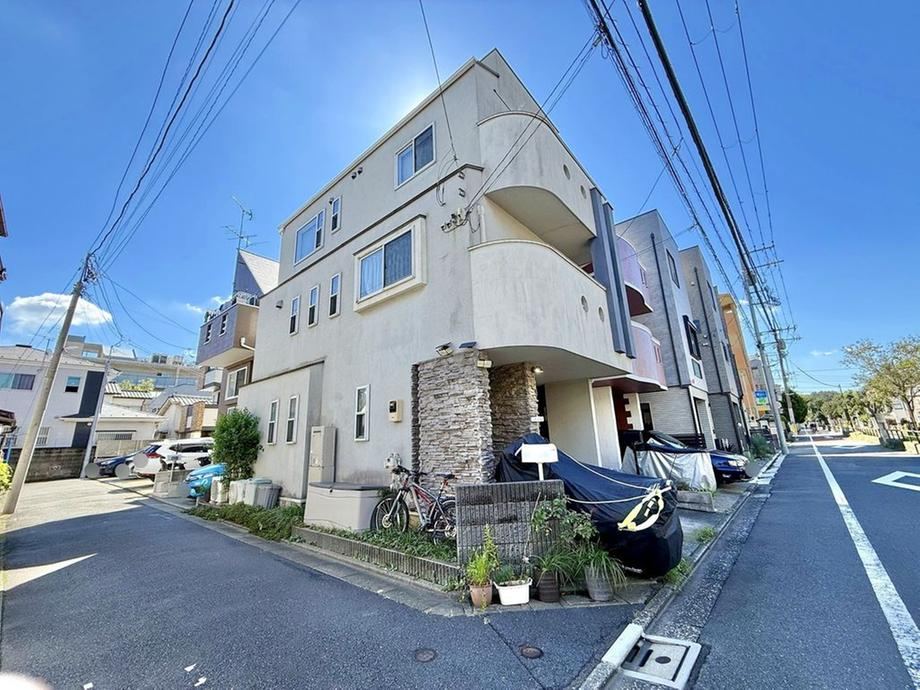 3LDK house in Meguro Ward, Tokyo - Photo 1