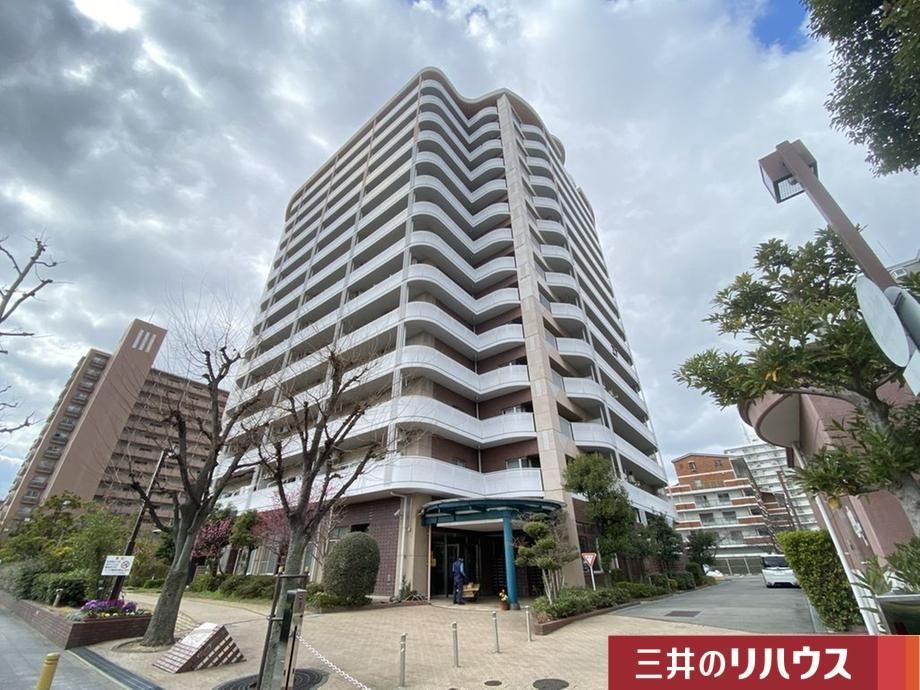 3DK apartment in Konohana Ward, Osaka - Photo 1