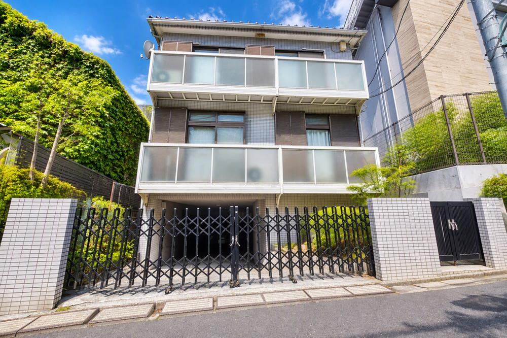 109 m² land in Shibuya Ward, Tokyo - Photo 1
