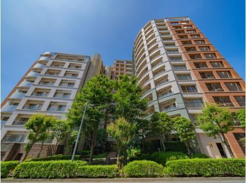 3LDK apartment in Shibuya Ward, Tokyo - Photo 1
