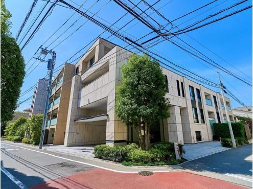 2LDK apartment in Minato Ward, Tokyo - Photo 1