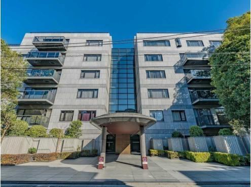 3LDK apartment in Shinjuku Ward, Tokyo - Photo 1