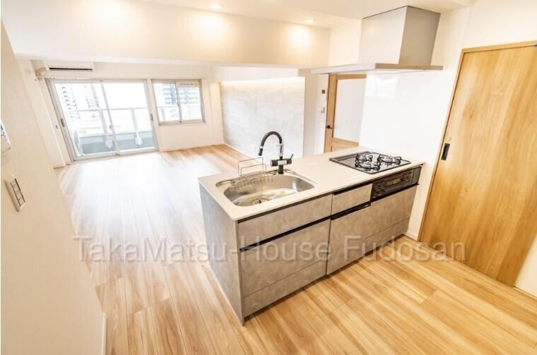 2LDK apartment in Meguro Ward, Tokyo - Photo 1