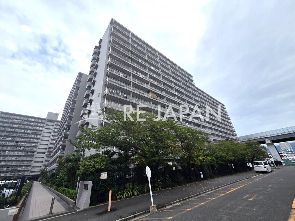 3LDK apartment in Higashiosaka, Osaka - Photo 1