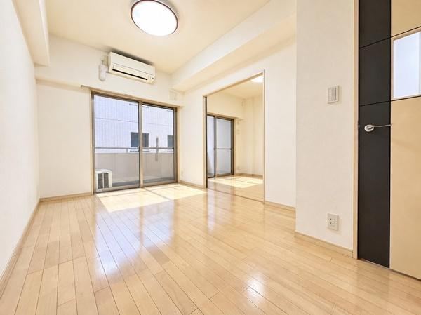 1LDK apartment in Shinjuku Ward, Tokyo - Photo 1