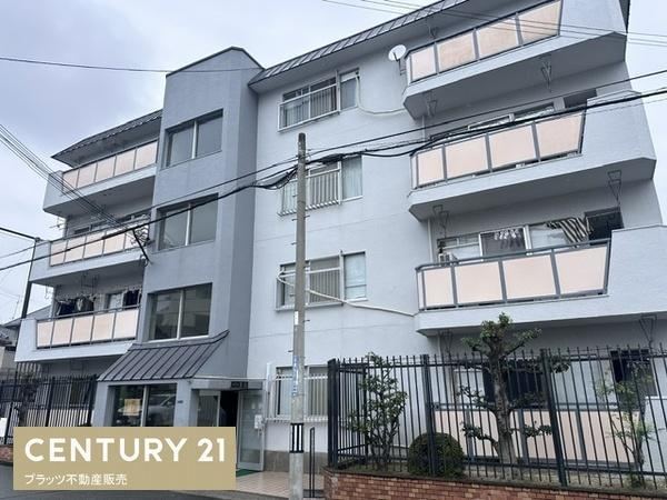 2LDK apartment in Suita, Osaka - Photo 1