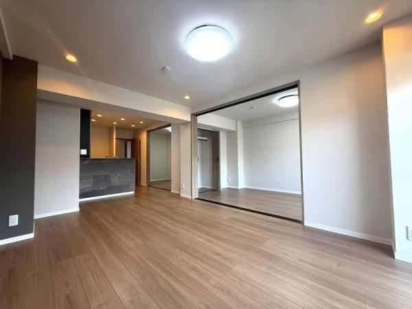 2LDK+S apartment in Takatsuki, Osaka - Photo 1