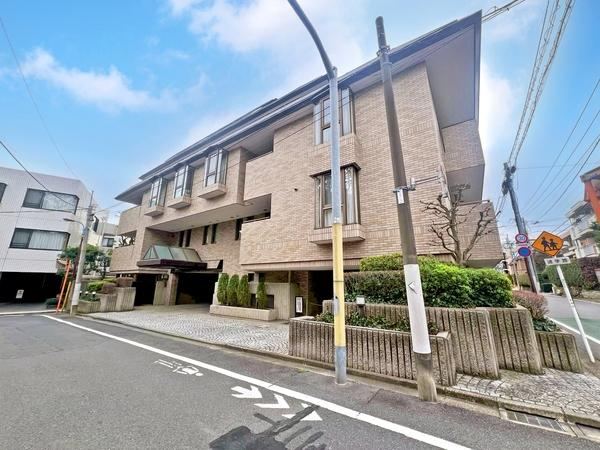3LDK apartment in Shinjuku Ward, Tokyo - Photo 1